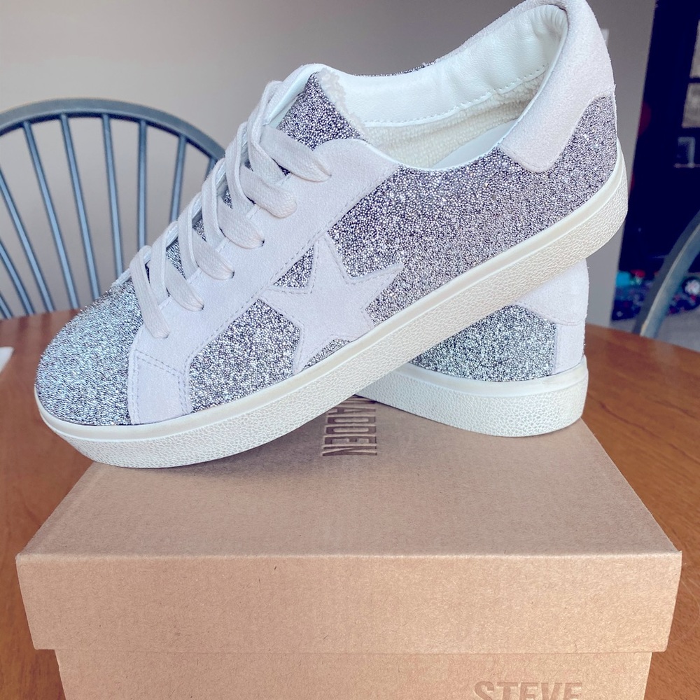 STEVE MADDEN SNEAKERS